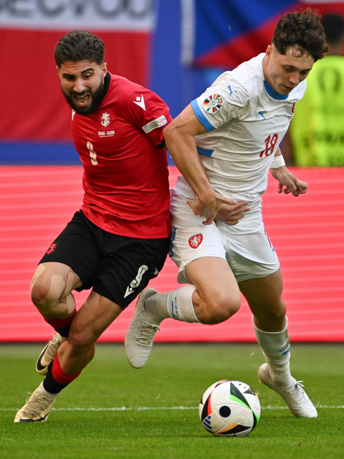 捷克队在比赛中展现出色表现，战胜对手的简单介绍