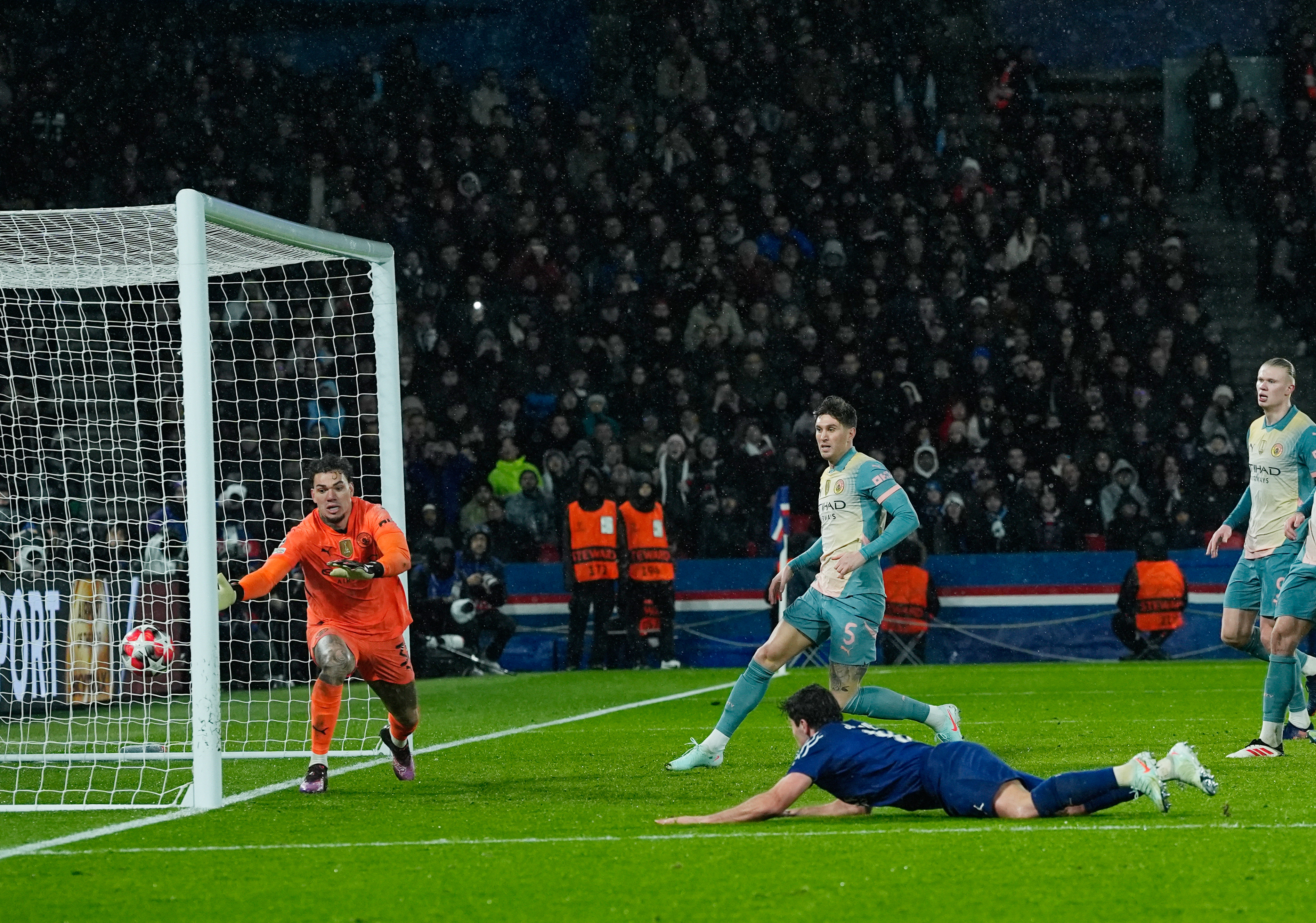 纷争不断，扣人心弦的欧洲足球盛宴的简单介绍