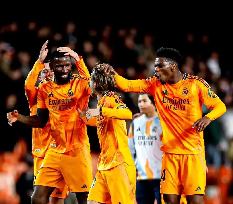 开云体育APP下载-西甲球队备战季中杯赛，冲刺冠军梦想