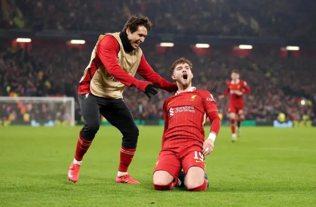 开云APP-燃情一战！欧洲豪门交锋点燃球迷热情