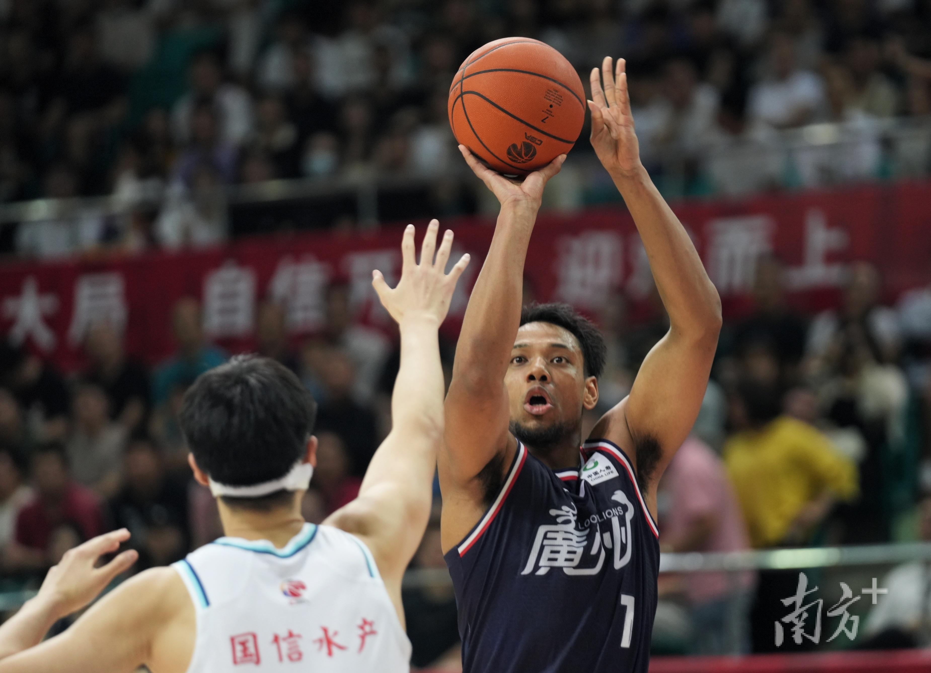 华山杯篮球赛即将开战，球迷热情高涨的简单介绍