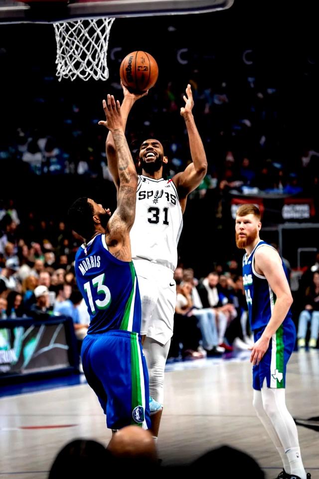 开云APP-关于篮网队外援闪耀，球队状态逐渐回暖的信息