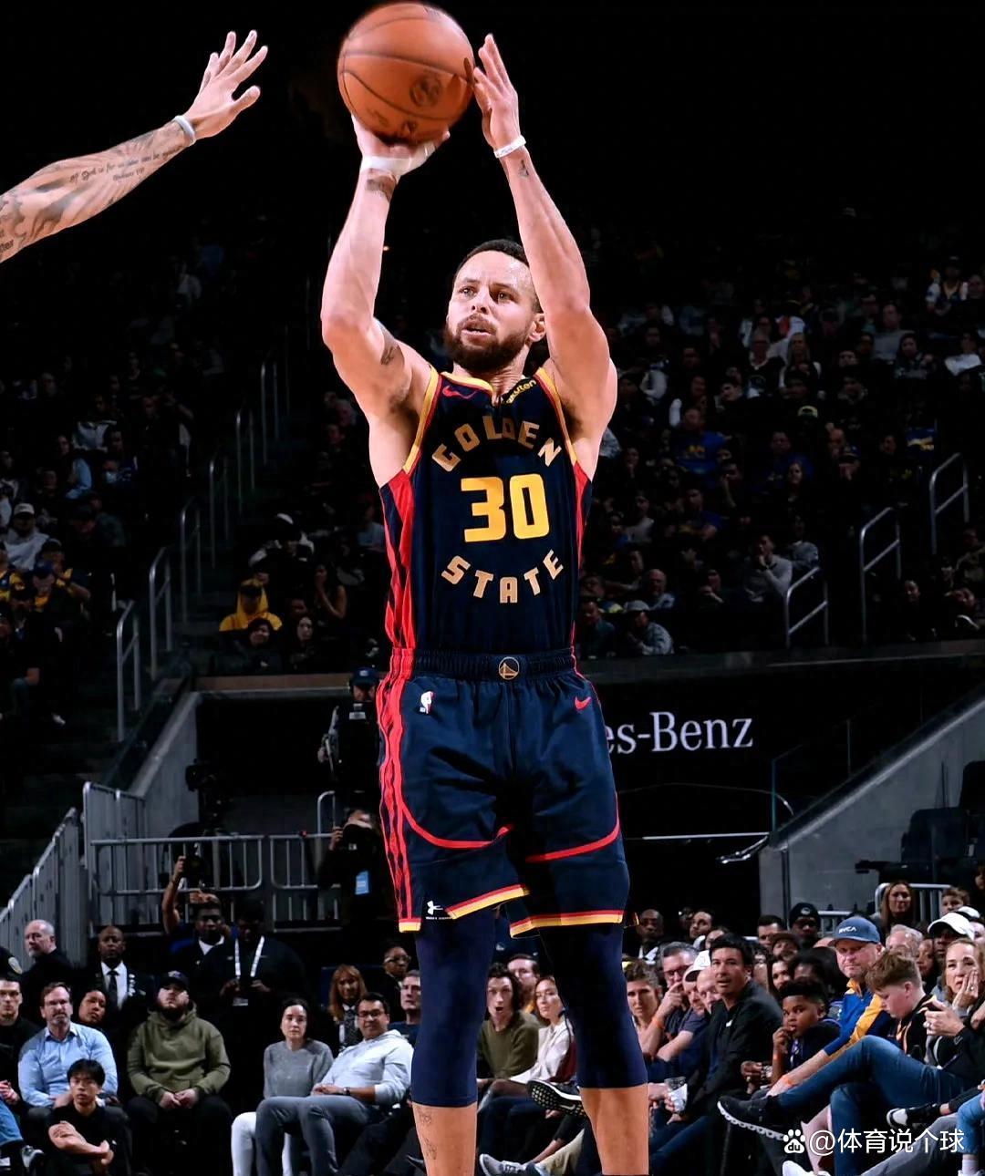 火箭双星领衔，勇士横扫爵士晋级西部决赛