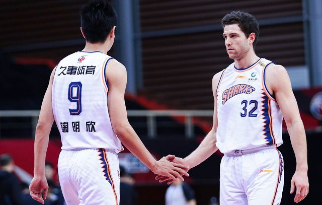 开云下载-包含比分胶着，庆祝和遗憾交织在一起的词条