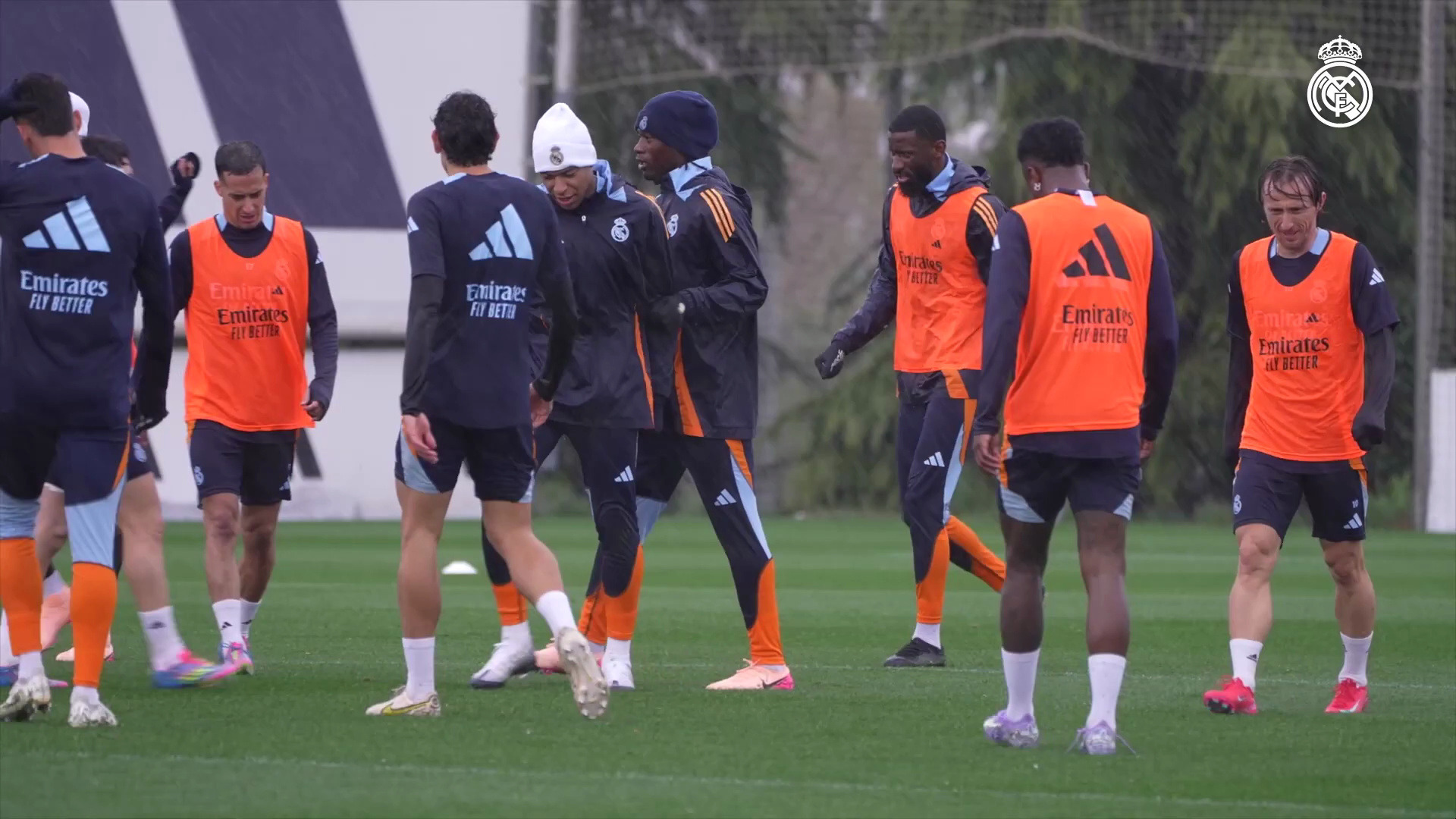 开云体育中国-皇马客场挑战瓦伦西亚，争取三分