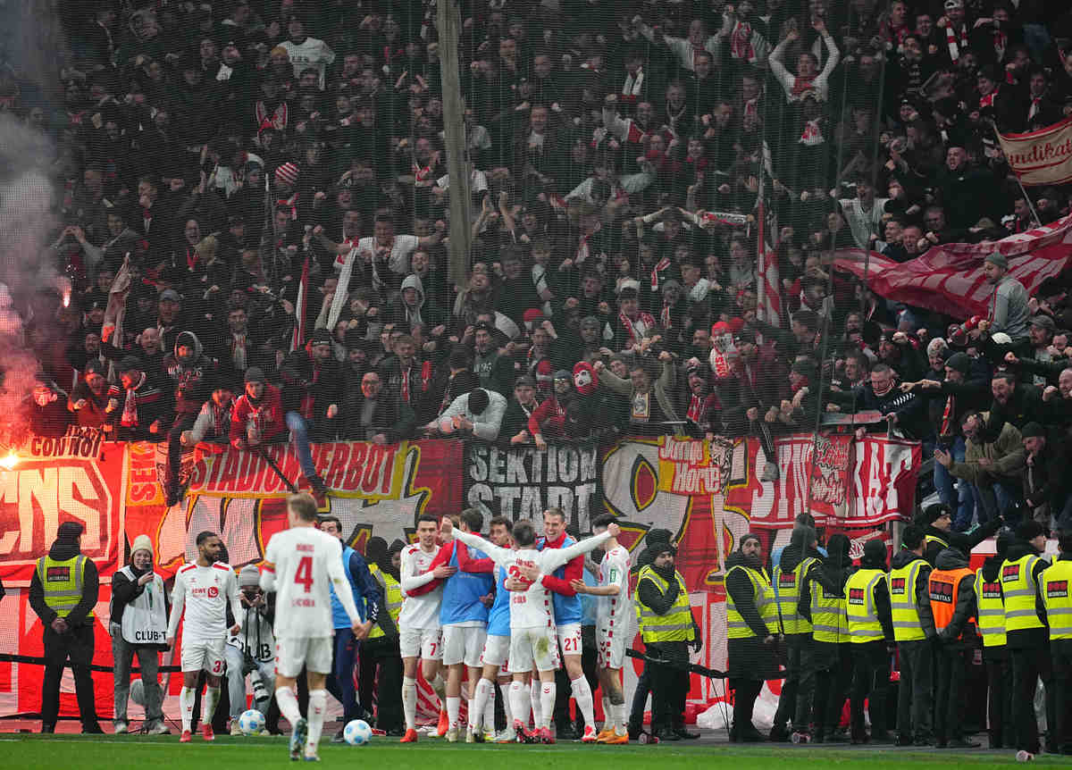 智利队完胜对手，赢得掌声