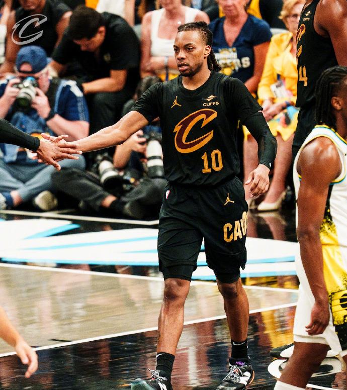 骑士客场击败篮马，士气大增