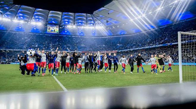 汉堡球队卫冕失利，积分榜下滑的简单介绍