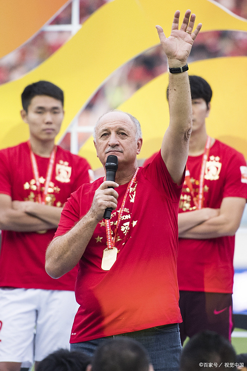 全国足球赛事总决赛中夺冠球队独占鳌头