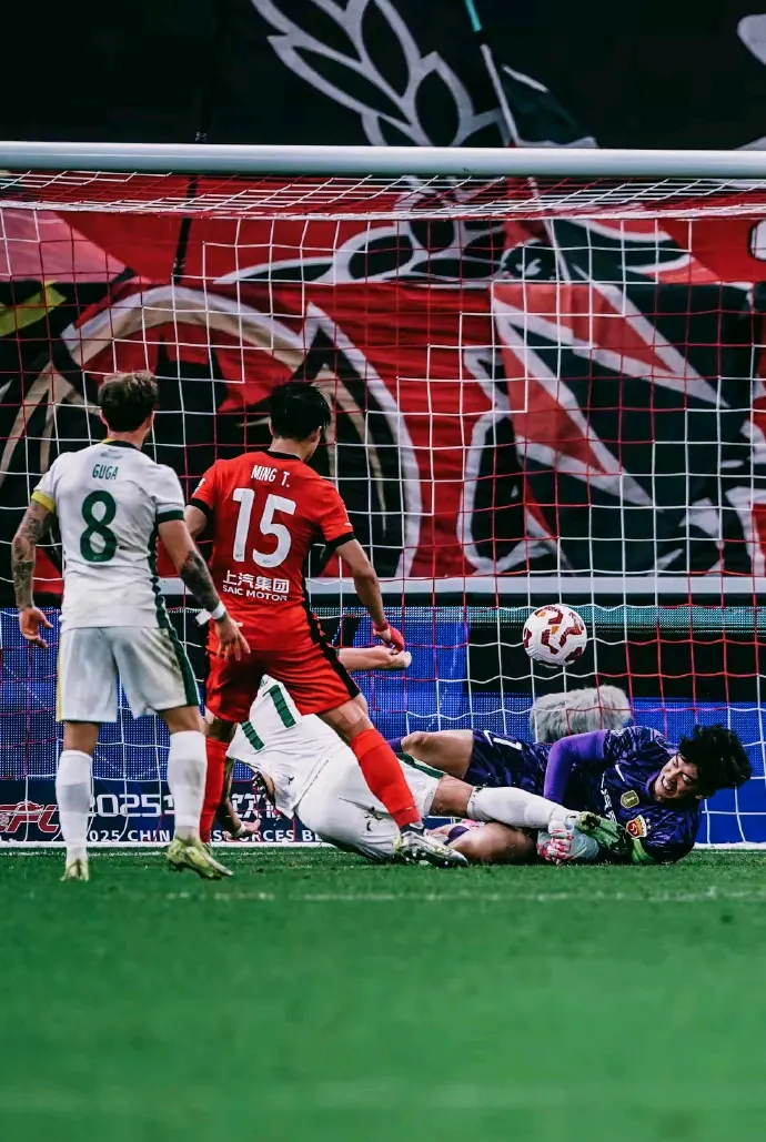 场场抢镜：豪门球队实力碾压