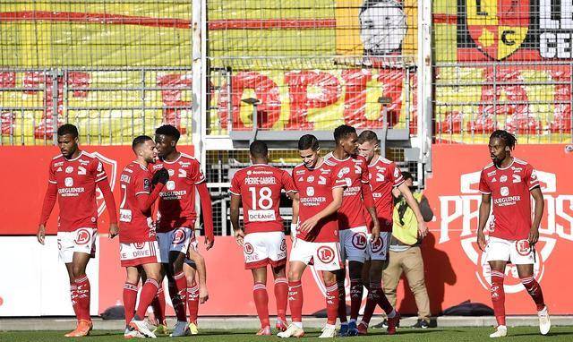 包含雷恩主场大胜洛里昂，实力得到认可的词条