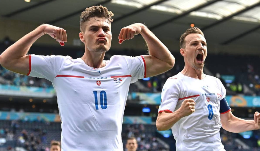 欧预赛上演胜负之争，球员斗志昂扬