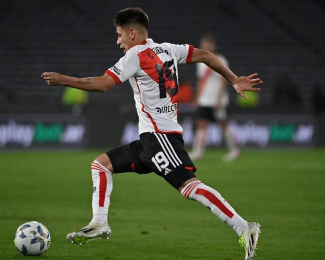 阿根廷天才少年助攻，球队突破困局