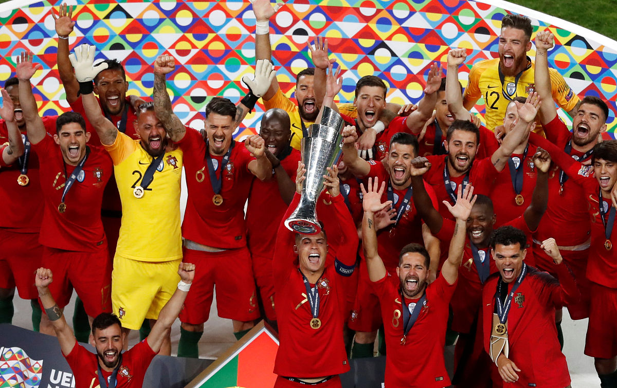 包含欧预赛胜出者晋级：实力角逐再次上演的词条