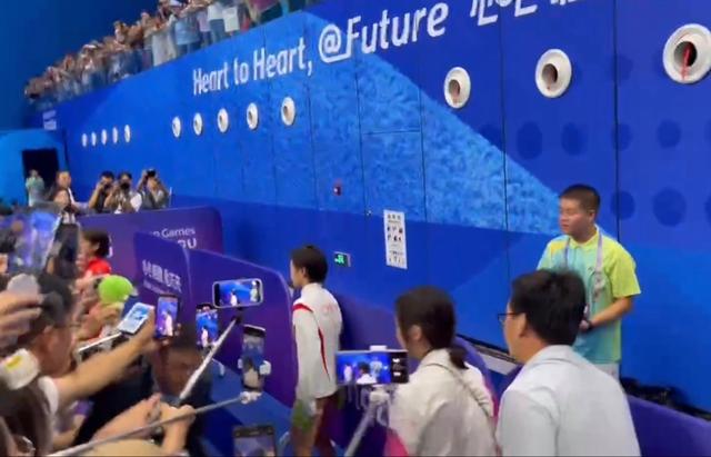 开云平台-经典对决再度上演，场上激烈竞争引无数目光