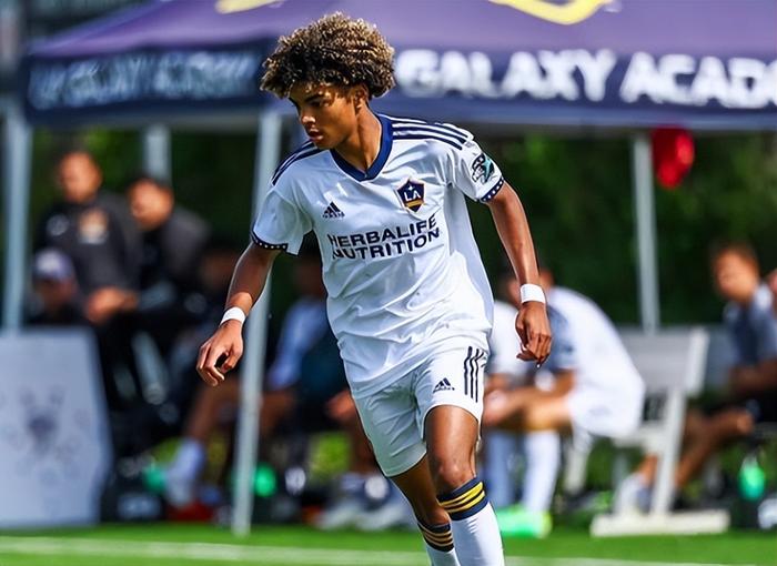 多特蒙德俱乐部签下年轻天才球员