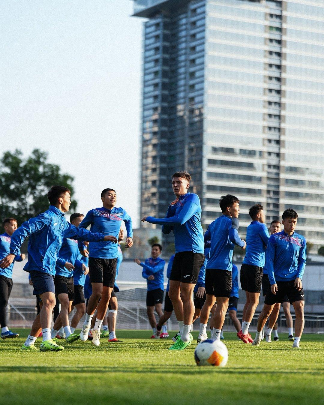 惊心一幕！球员们奋力拼搏挑战对手