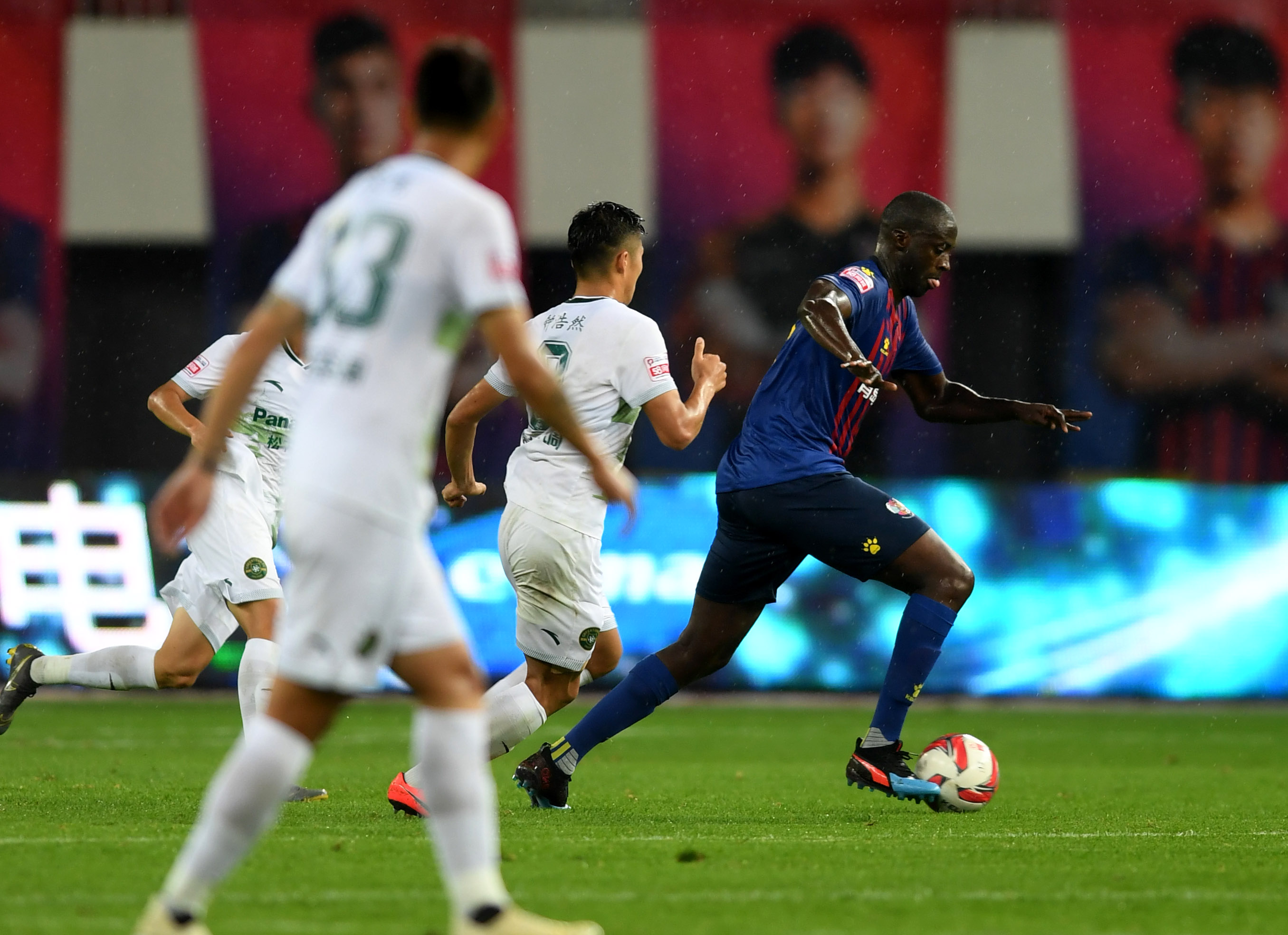 包含青岛黄海惨败太原峨边，亚冠出局无悬念！的词条