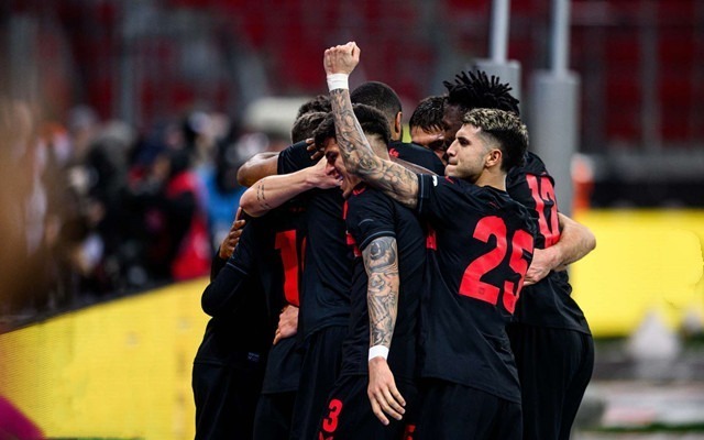 开云体育下载-沃尔夫斯堡客场逼平弗赖堡，保持不败战绩