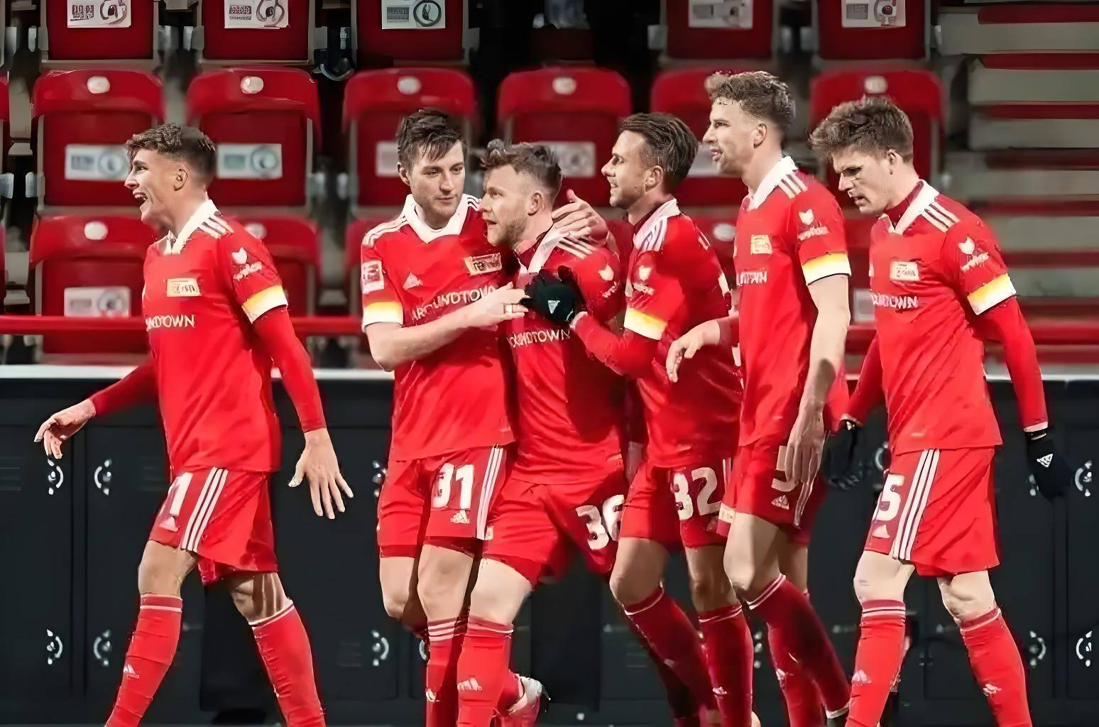 沃尔夫斯堡客场逼平弗赖堡，保持不败战绩