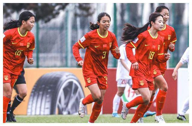 中国女足队在国际大赛中夺魁
