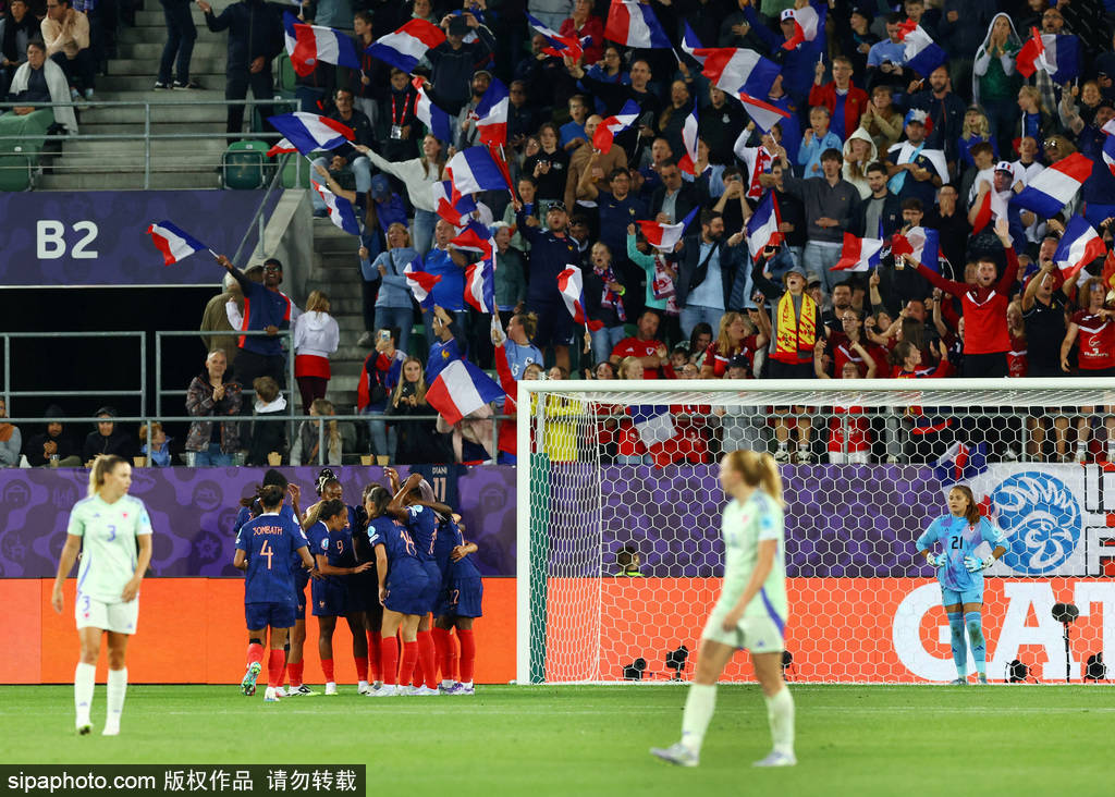 东京2020，法国女足队迎战意大利队