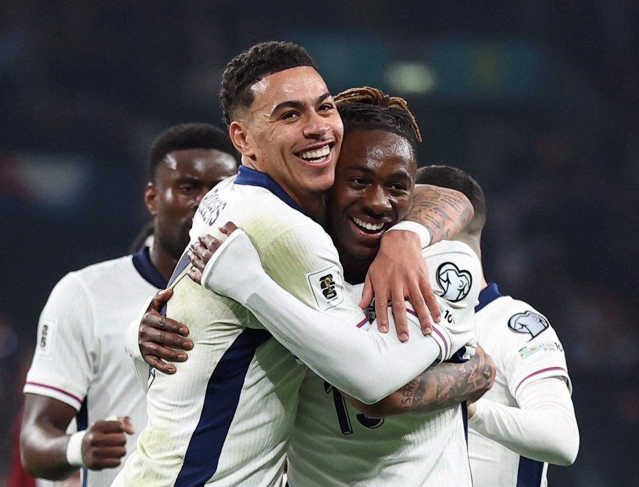 英格兰队在预选赛中紧追领先，竞争激烈