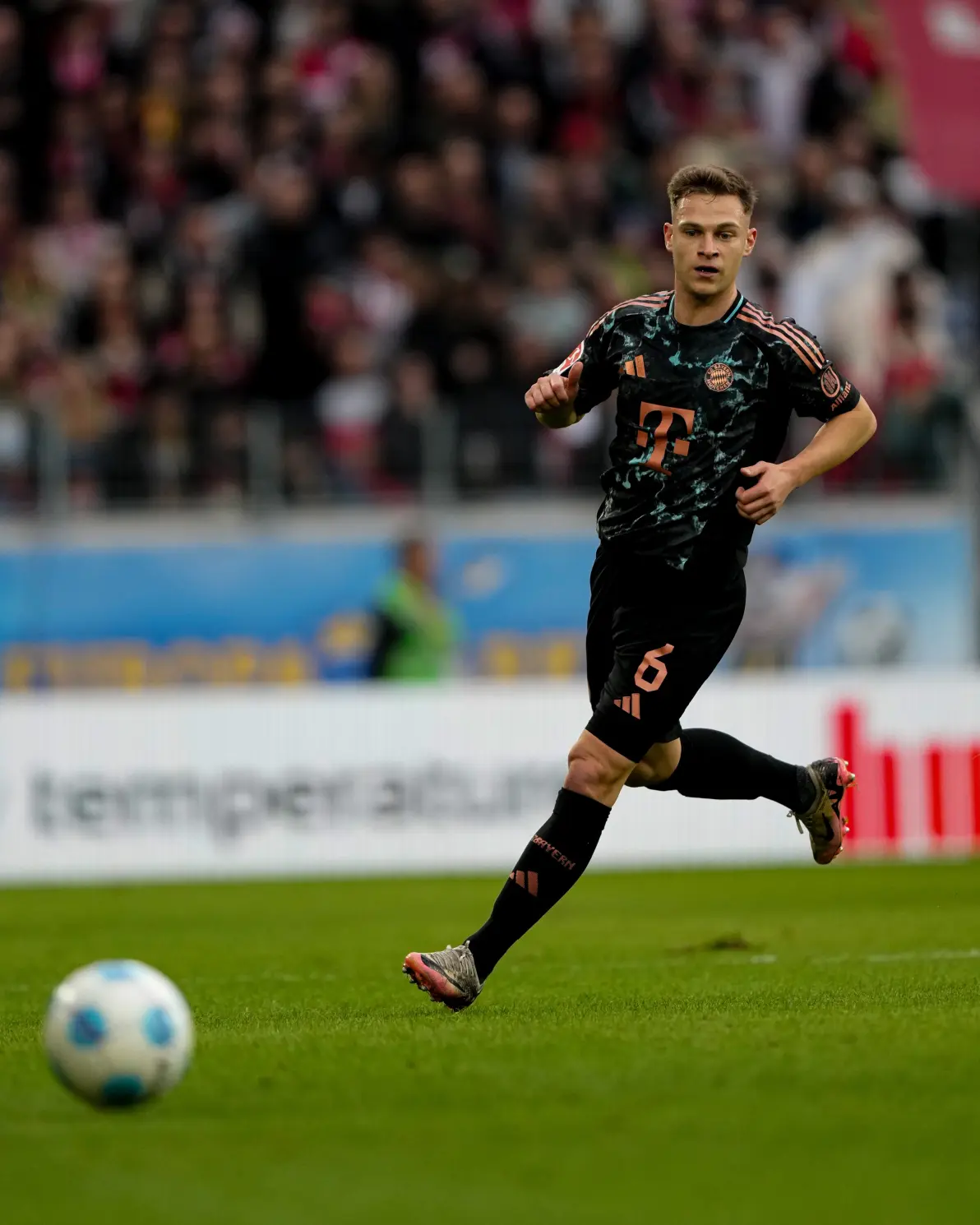 弗赖堡宣布签约新后卫，球队实力将大涨