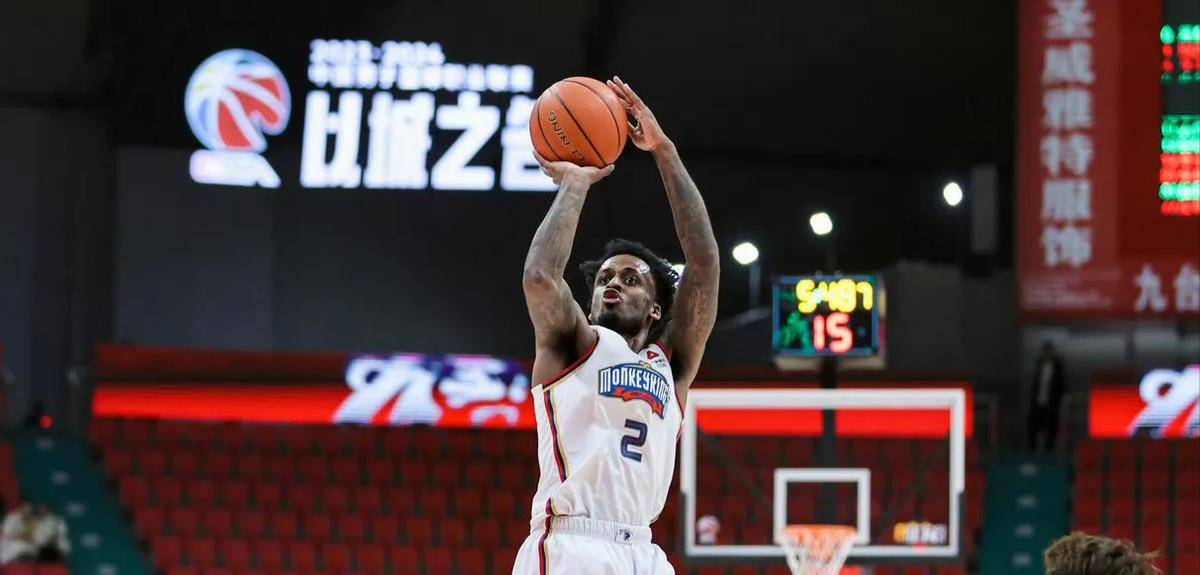 关键时刻发挥稳定，取得胜利保持领先