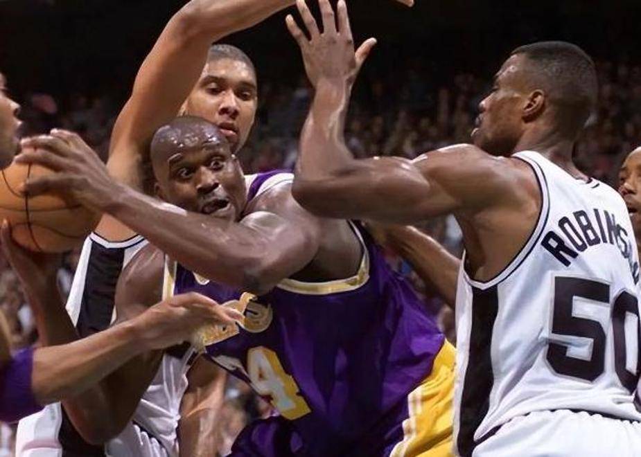 关于马刺迎战篮网，西部东部豪强热血对决的信息