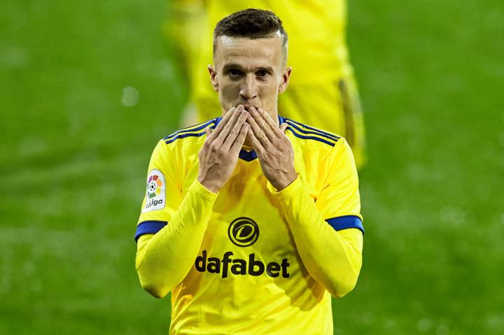 开云体育登录-埃瓦尔主场小胜，保持胜利势头