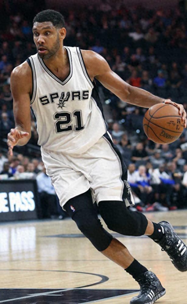 马刺遭遇连败，老将邓肯现身指导球队