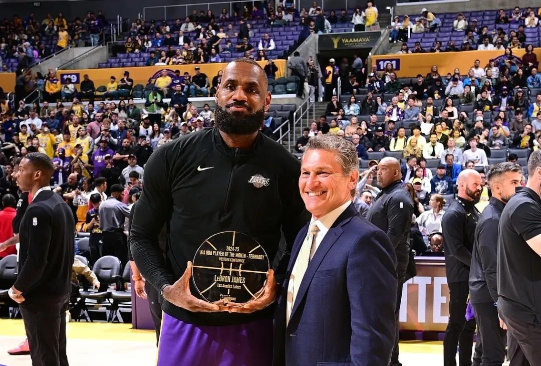 老妇人连胜五场，稳坐联赛榜首宝座