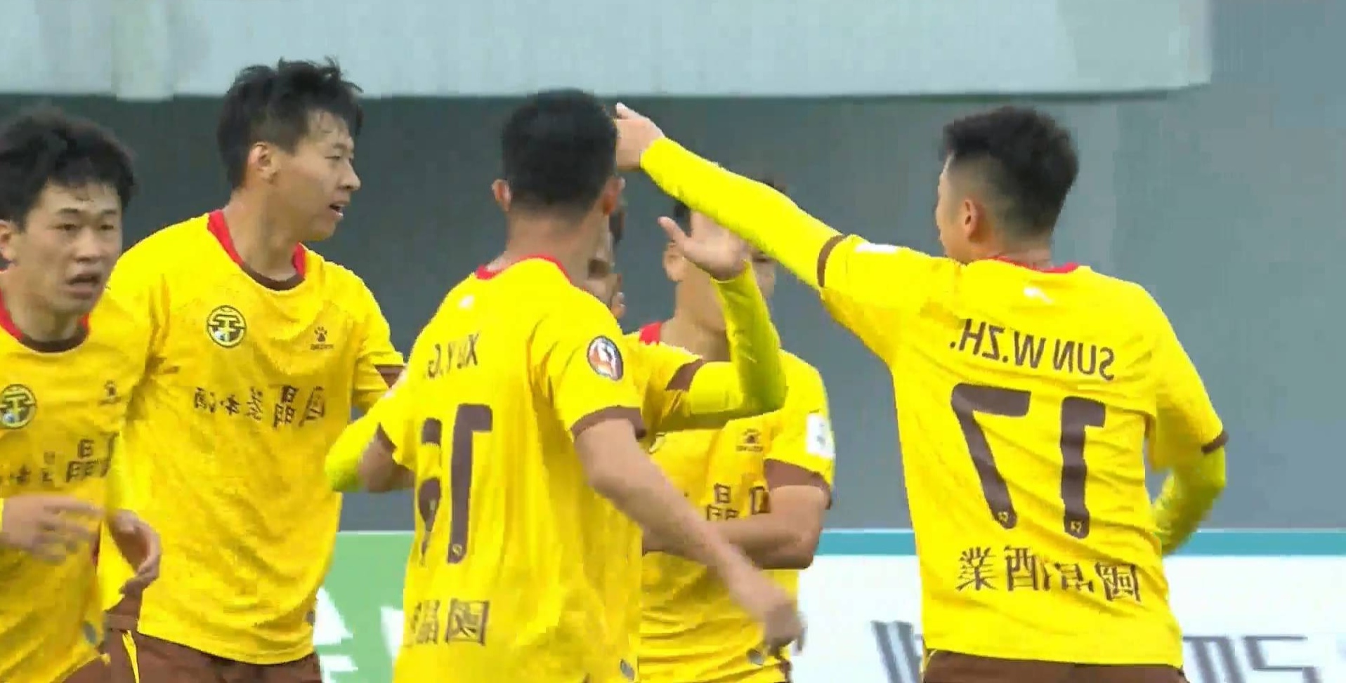 自己人打进，中甲冠军一方客场逆转的简单介绍