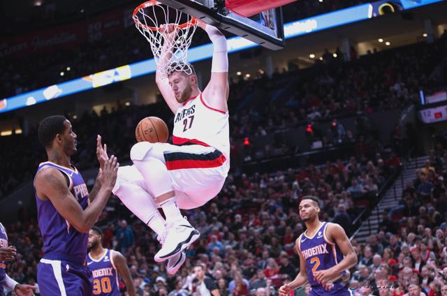 开拓者队再遭失利，快船队大胜