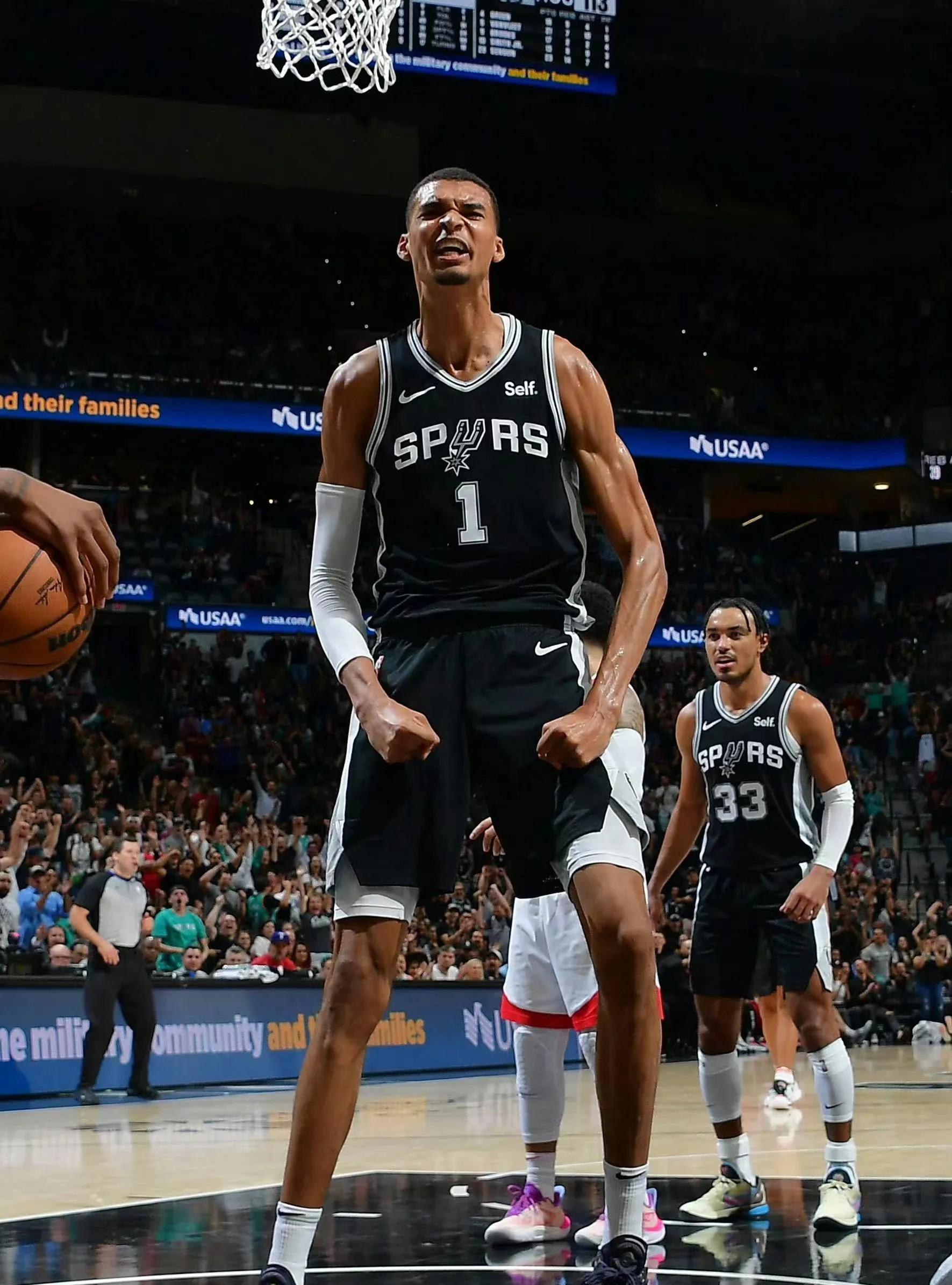 开云APP-马刺队惨败开拓者，陷入季后赛困境的简单介绍