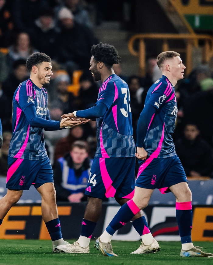 开云下载-狼队逐渐回暖，英超保级路仍任重道远