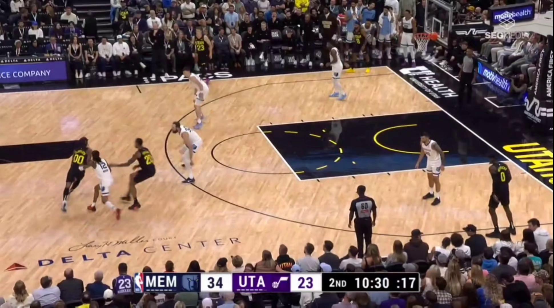 爵士队大胜快船队，锁定胜局