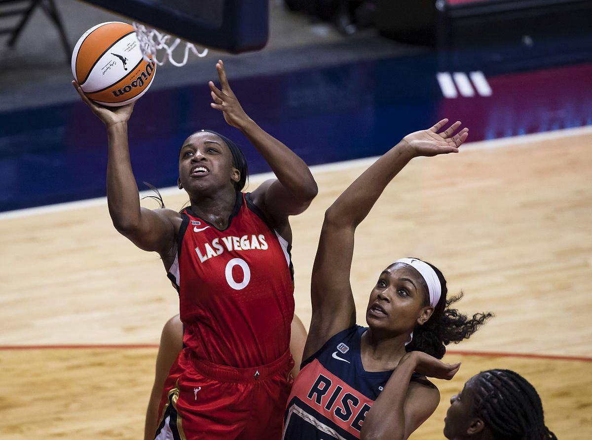 包含太阳队近期比赛状态神勇，队员士气高昂的词条