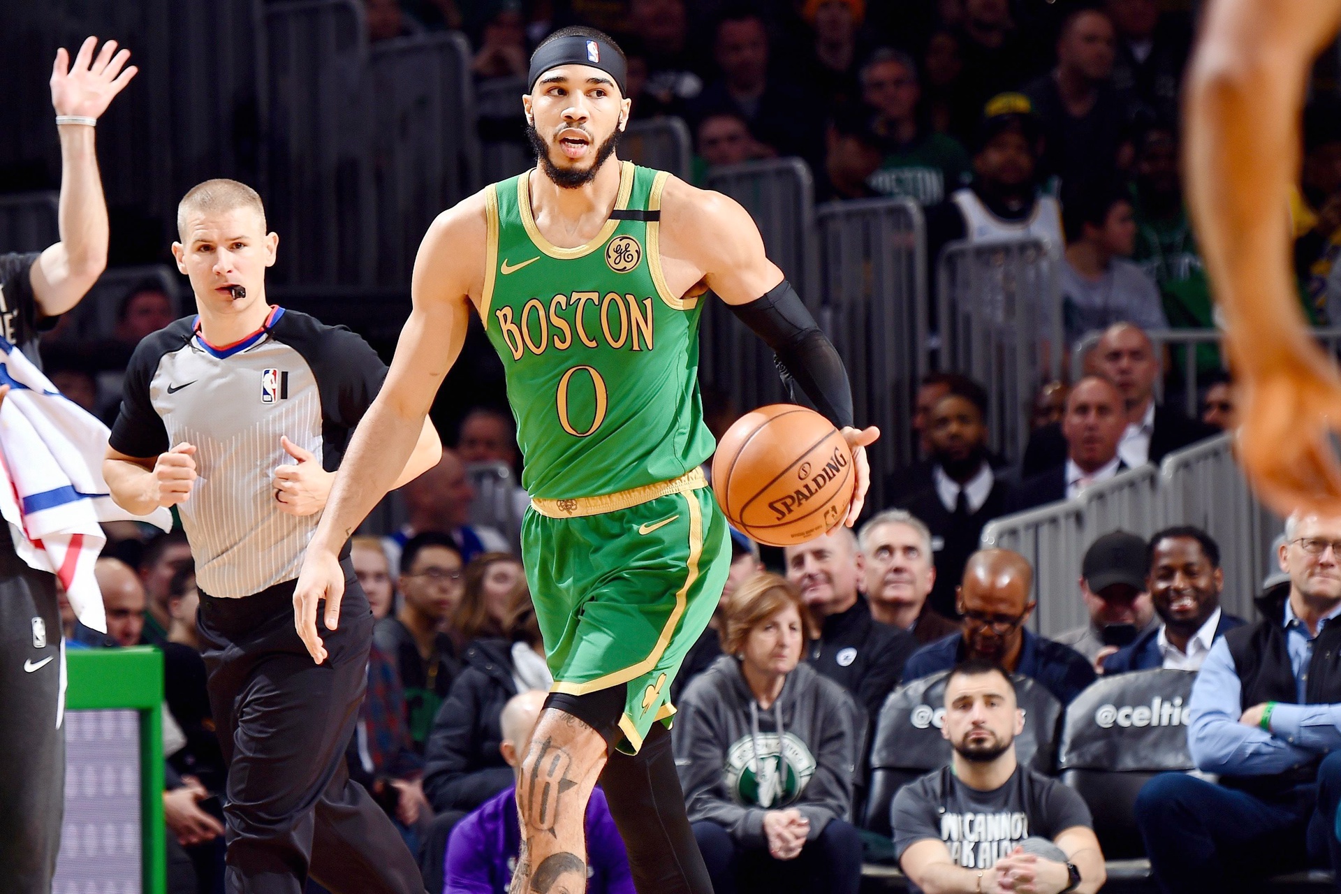 独行侠鏖战掘金，塔图姆刷新纪录