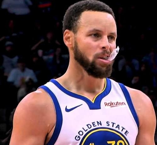 国王逆转马刺，库里刷新纪录